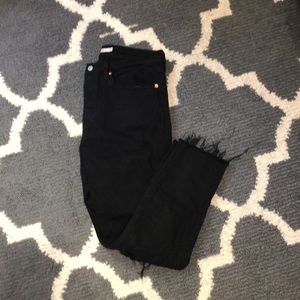 Levi’s Wedgie Icon fit distressed ankle jeans in Black- size 30
